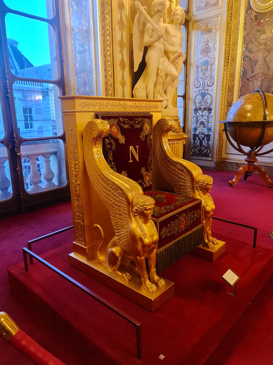 Yesterday the French Senate's walls and Napoleon's throne learned about crypto from our hord. Liberté Egalité Décentralisé #ParisBlockchainWeek