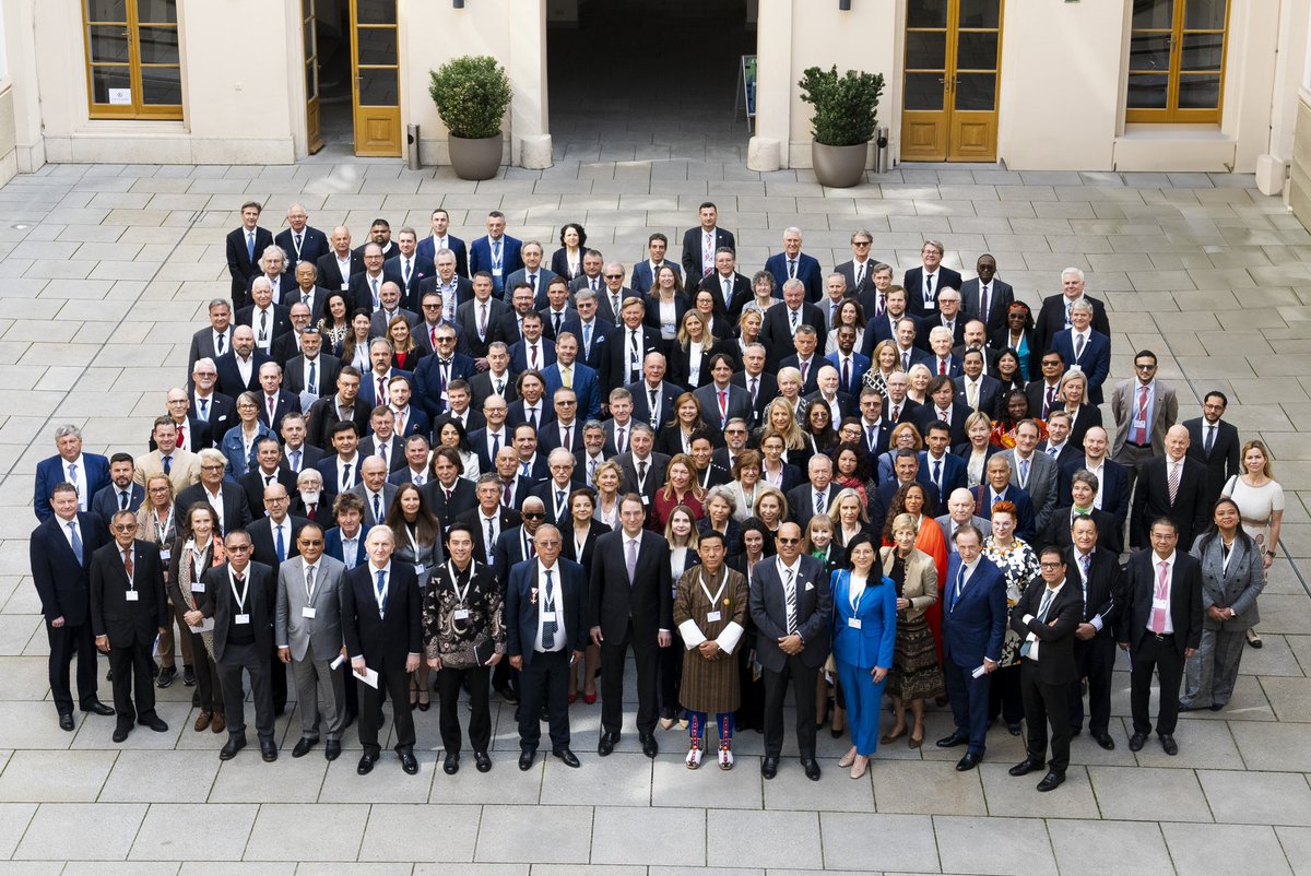 Welcome to 200 Austrian #HonoraryConsuls from over 90 countries in Vienna. Honorary Consuls are often the first point of contact for Austrians abroad. Without them, our 🇦🇹 network would not be complete. Dear Honorary Consuls, we thank you for your valuable work!
