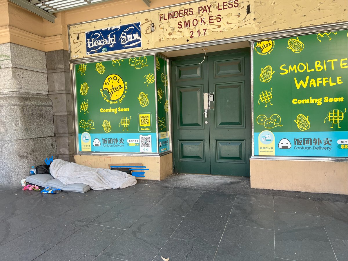 @purplepingers @r_riordanmp OK. I avoided posting this when I took it 3 or 4 weeks ago. This is the door of a crisis service I worked at, at Flinders St station about 35 years ago; and this was the image 4 weeks ago. This service, I have always been convinced, was the best crisis service in Melbourne...2/