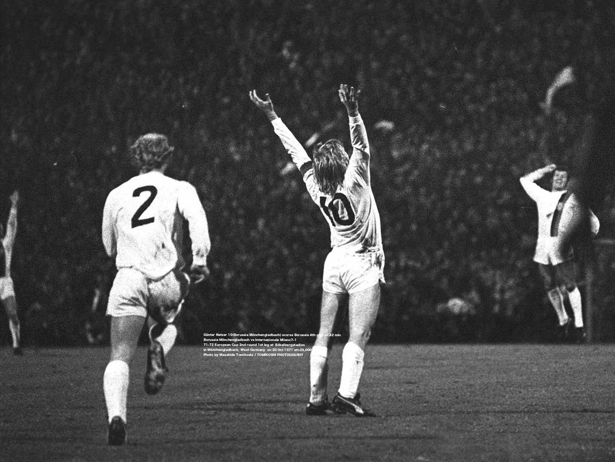 Günter Netzer 10(Borussia Mönchengladbach) scores Borussia 4th goal on 42 min 3 Borussia Mönchengladbach vs Internazionale Milano7-1 71-72 European Cup 2nd round 1st leg at Bökelbergstadion, Mönchengladbach on 20 Oct 1971 Photo by Masahide Tomikoshi / TOMIKOSHI PHOTOGRAPHY