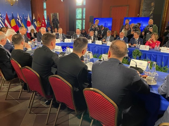 After NATO Summit last July, Vilnius is yet again hosting an important multilateral event. A big thanks to @GitanasNauseda
for hospitality that enabeled interesting discussion at the #3seasEU presidential pannel.
#ThreeSeasSummit