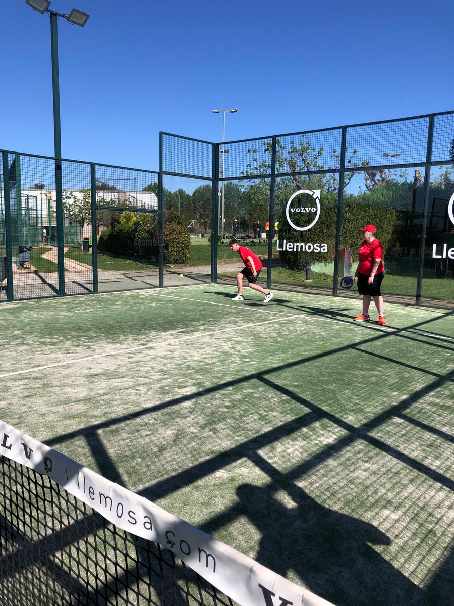 aacudam's tweet photo. 🎾Gaudint del #Pàdel en la Trobada Ocupacional dels centres de la @FederacioAllem by @fundacioaspros 😃👏
🤝 Ens acull @TennisUrgell Gràcies!
15 – 30 som-hi!🎾🫶
#allem #acudam #esport #ocupacional https://t.co/JPuwS4X538