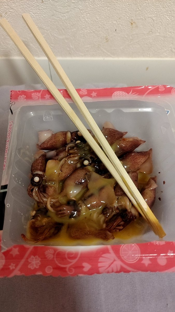 tokanaino's tweet image. この前ジョッキ缶はじめて飲んだ。
これ普通の缶ジュースでもやってほしいな。
ホタルイカの酢味噌和えケンモメシ風。
居酒屋で頼んだら小皿で500円くらい取るだろ?
俺の勝ちだな...
#ケンモメシ