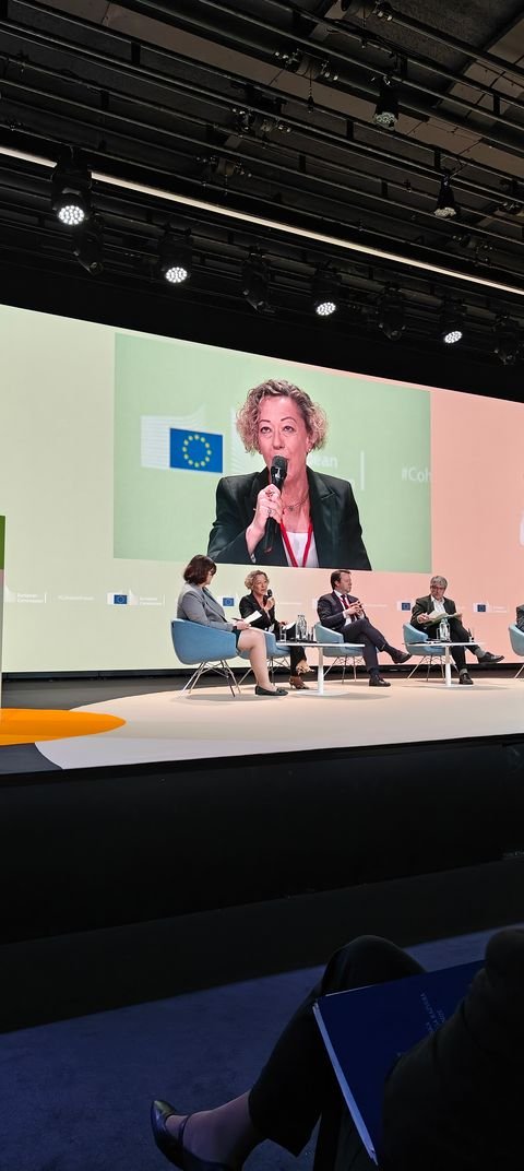 rodriguez_pose's tweet image. Regions that fall into a #DevelopmentTrap are breeding considerable discontent against the European project.
This #discontent represents a serious risk to our way of life and our sources of prosperity.
@IammarinoSimona&apos;s stark warning to the #CohesionForum
ec.europa.eu/regional_polic…