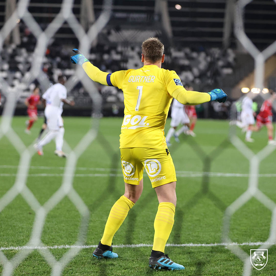 📊 La stat d'avant-match avec @StatsPerform Amiens est la 2ème équipe qui subit le plus de tirs de l'extérieur de la surface en @Ligue2BKT cette saison (153) mais aucune formation n'a encaissé moins de buts du genre que l'Amiens SC (1).