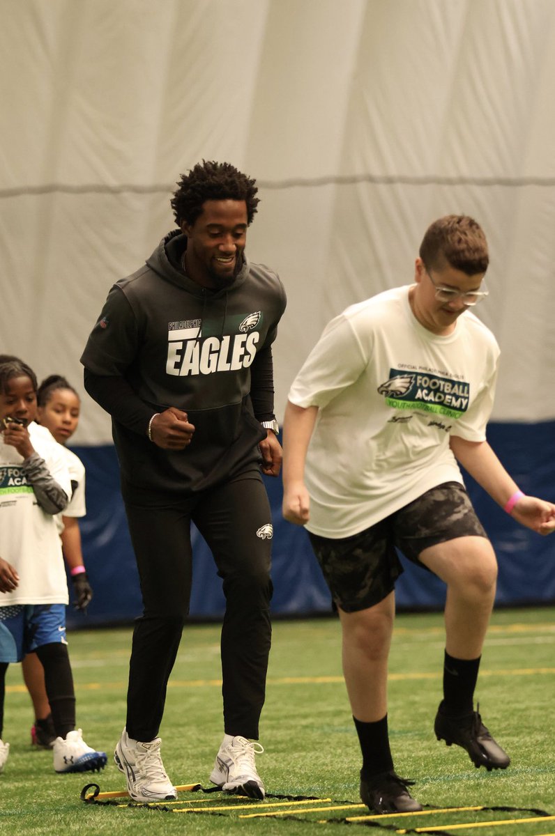 Another great @Eagles Youth Football Academy at @UnitedSportsPA this past weekend. Big thank you to @ZMcphearson for being one of our Eagles special guests! 🏈💯 🦅 Our summer camp season is up next - check out new dates and locations at eaglesacademies.com