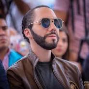 valladaresalexf's tweet image. Bukelizacion en todo sentido, narrativa y simbolismos también.
Así como Bukele definió a enemigos internacionales (OEA, Derechos Humanos), Noboa también lo hizo (Mexico). Además del uso de gafas, chompa de cuero, gorra para atrás. Ya solo le falta la barba.