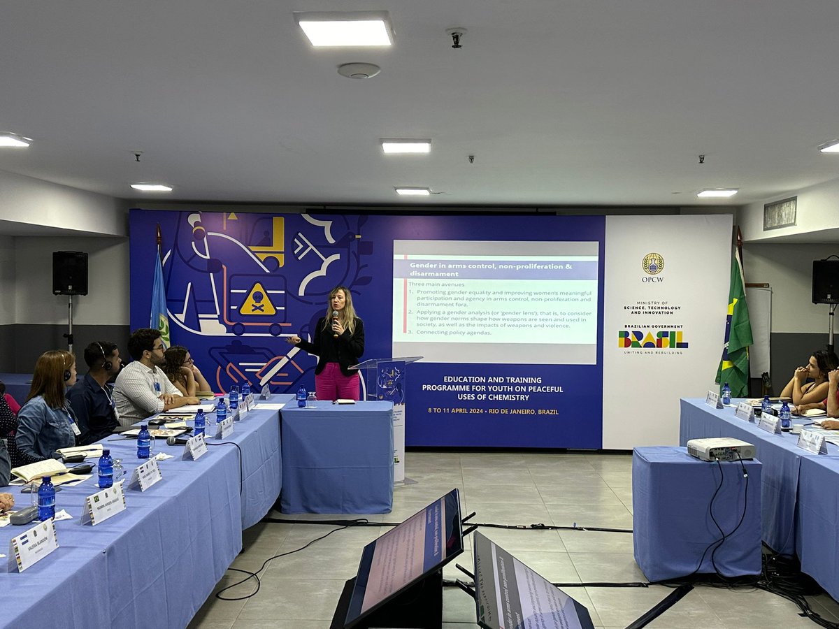 The Head of our Gender and Disarmament Programme @redalaqua is in Rio 🇧🇷, delivering lectures as part of @OPCW’s Education Training on Peaceful uses of Chemistry. This is a great opp. to learn and exchange ideas about gender analysis and women's participation in #STEM 👩🏽‍🦰👩🏿‍🦱👱🏻‍♀️👩🏽‍🦳