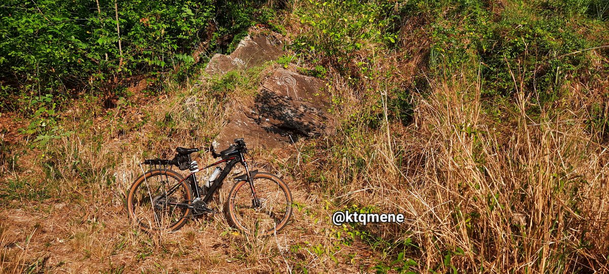 Visitamos los Petroglifos de #LaCumaca #SanDiego #Carabobo #Venezuela vestigios de nuestros ancestros y nuestra historia #AventurasenBicicleta #biciturismo
@Alc_SanDiego seria interesante hacerle un mantenimiento, es un lugar de interes, histórico y cultural