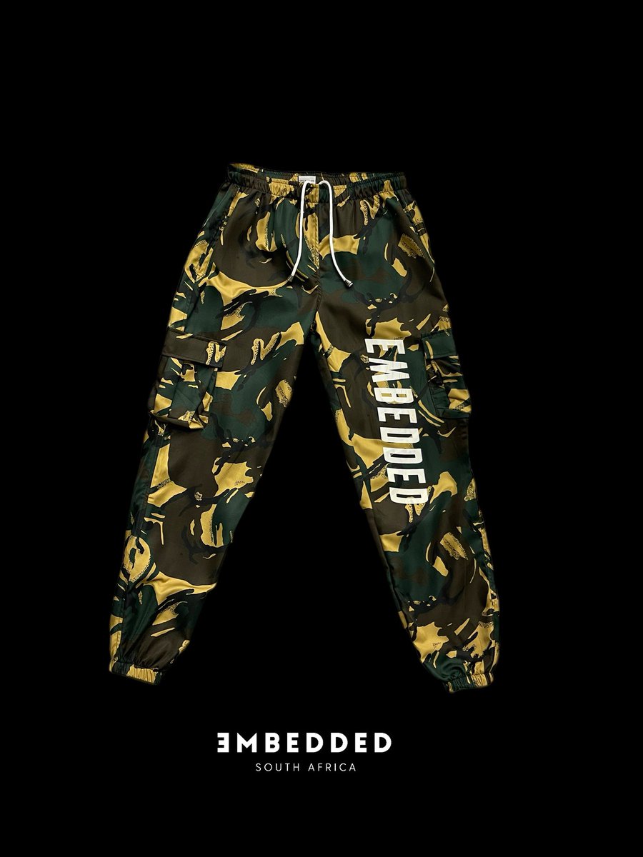 EMBEDDED_SA's tweet photo. EMBEDDED CARGO PANTS

CHOOSE YOUR FAV COLOUR

BLACK , MILITARY GREEN, BLACK CAMO https://t.co/mTIBeRqSnX