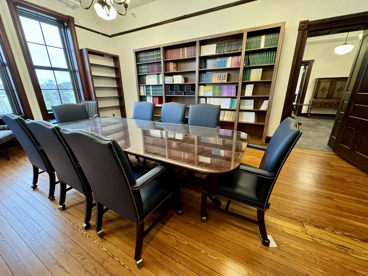 jenkinsronny's tweet photo. Books have returned to the remodelled Gratian Library @CUACanonLaw . Many thanks to our future canon lawyers for the generous help yesterday and to @FrJamesBradley for organizing it all, including the new, library-appropriate icon of Our Lady of Silence. https://t.co/RodJaLUVcC