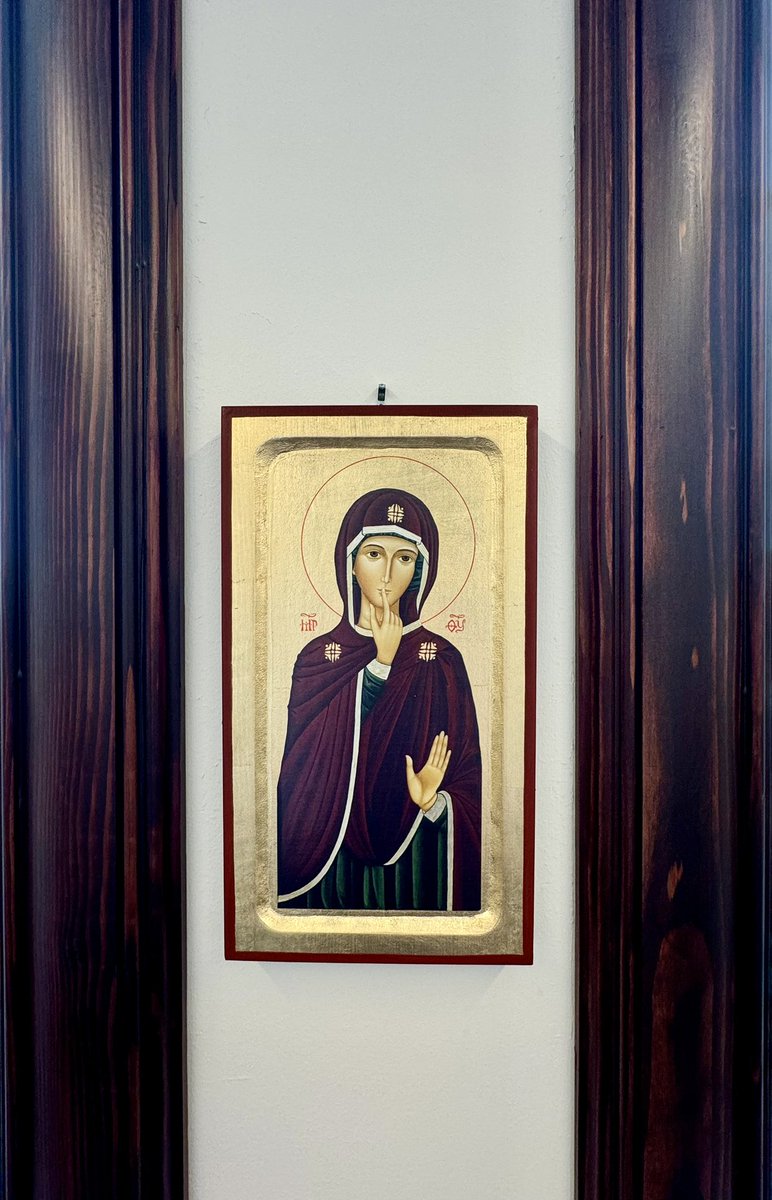 Books have returned to the remodelled Gratian Library <a href="/CUACanonLaw/">School of Canon Law</a> . Many thanks to our future canon lawyers for the generous help yesterday and to <a href="/FrJamesBradley/">Fr James Bradley</a> for organizing it all, including the new, library-appropriate icon of Our Lady of Silence.