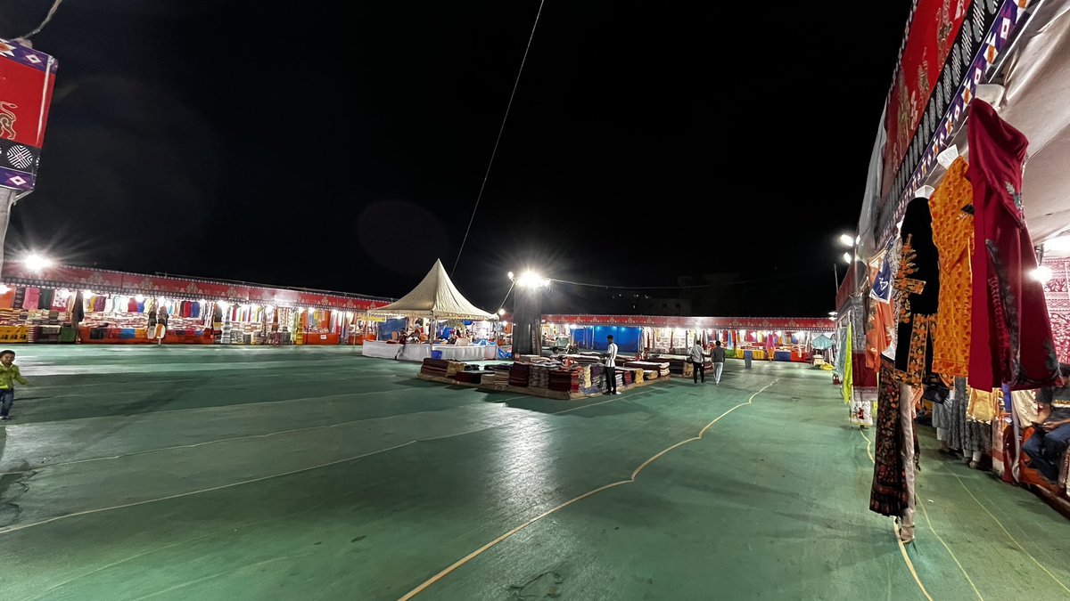 Ramakanta04's tweet photo. Why does the Odisha government organize so many Handloom fairs?
You'll often find them at Unit 3 Exhibition Ground, bustling with vendors yet lacking visitors.
It begs the question: are these fairs worth the investment of time and money?
#HandloomFair https://t.co/7icFvxI466