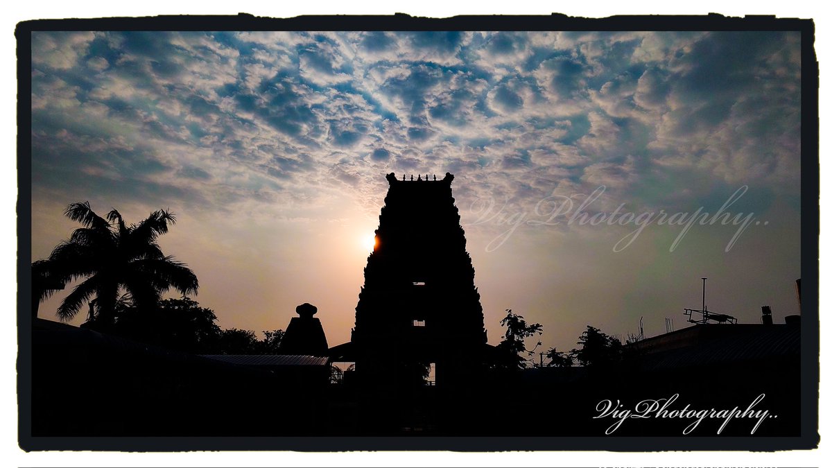 Temple and Sunset🛕🌇 
Sri Jogulamba Temple, Alampur
#VigPhotography 
#Temple #Sunset #Nature #Dusk  #Alampur #Jogulamba #Shaktipeeth #TemplesofIndia #Telangana #TelanganaTourism #TemplePhotography #NaturePhotography #MobilePhotography #TravelPhotography #Photography #Motography