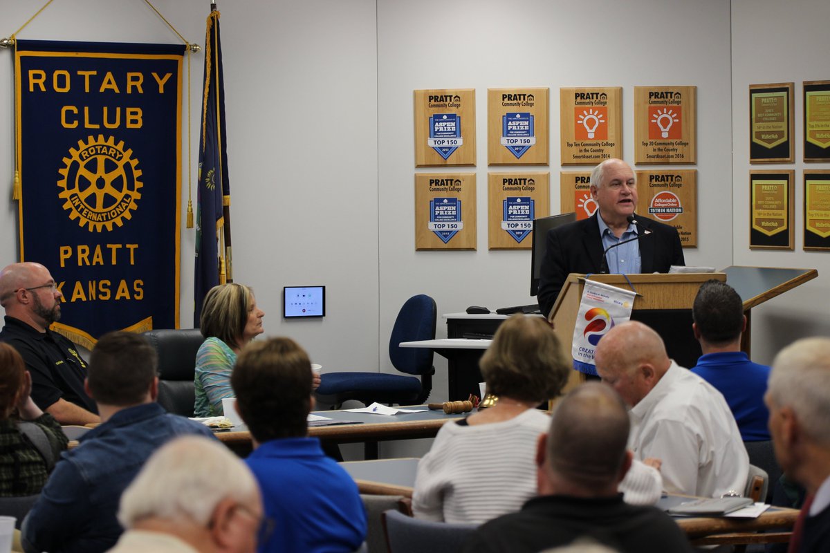 It was great to visit with the Pratt Rotary Club last week. Attendees were shocked to hear that our country borrows about $95,000 every second – more than the median annual household income in Kansas – but I also explained how I'm working to rein in reckless & wasteful spending.
