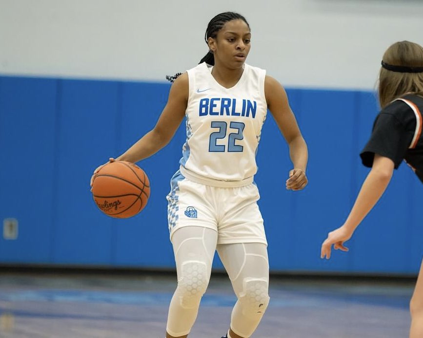 One more honor to add to the list from this season and the career of @LMerriweather22 - Congratulations on being named Special Mention All-Metro by @DispatchPreps Proud of you, Layla! @Todd_spinner @BerlinBearsAD #ClawsUp #HardWorkPaysOff