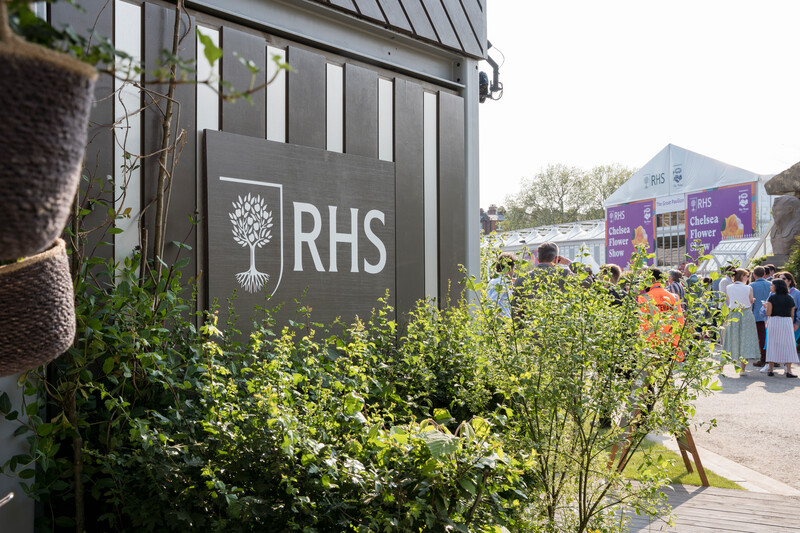 With #RHSChelsea build starting in just 3 weeks, we want to wish best of luck to all the amazing growers, contractors, landscapers, designers and everyone else involved in creating the world’s most famous flower show! 1/2
