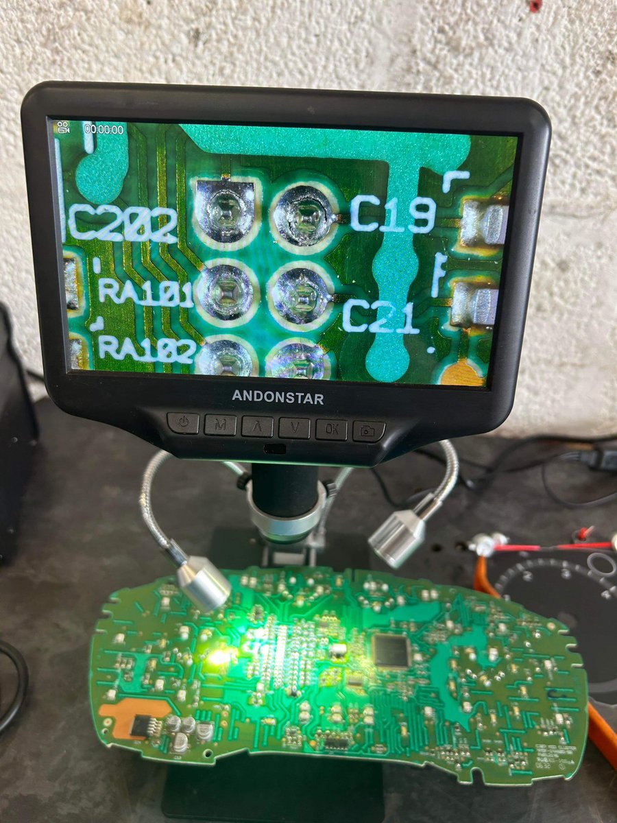 BandKWilliams's tweet image. An example of how important learning and training is, being able to diagnose and repair a fault on a Ford instrument panel within a day! #proudofmystaff @CyngorGwynedd #trainingforthefuture