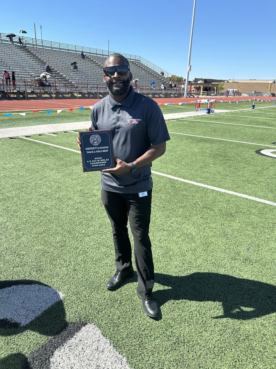 Good luck to all of the <a href="/JamesBowieHS/">Bowie High School</a> track athletes today in the area meet! Let’s go get some gold! #proudprincipal #govols #crosstheline