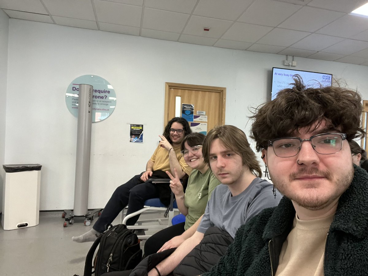 Me and <a href="/soryaeprod/">Tom</a> bumped into a few familiar faces at the walk-In centre <a href="/beccagresports/">bee</a> <a href="/ReefObs/">Rafael</a>