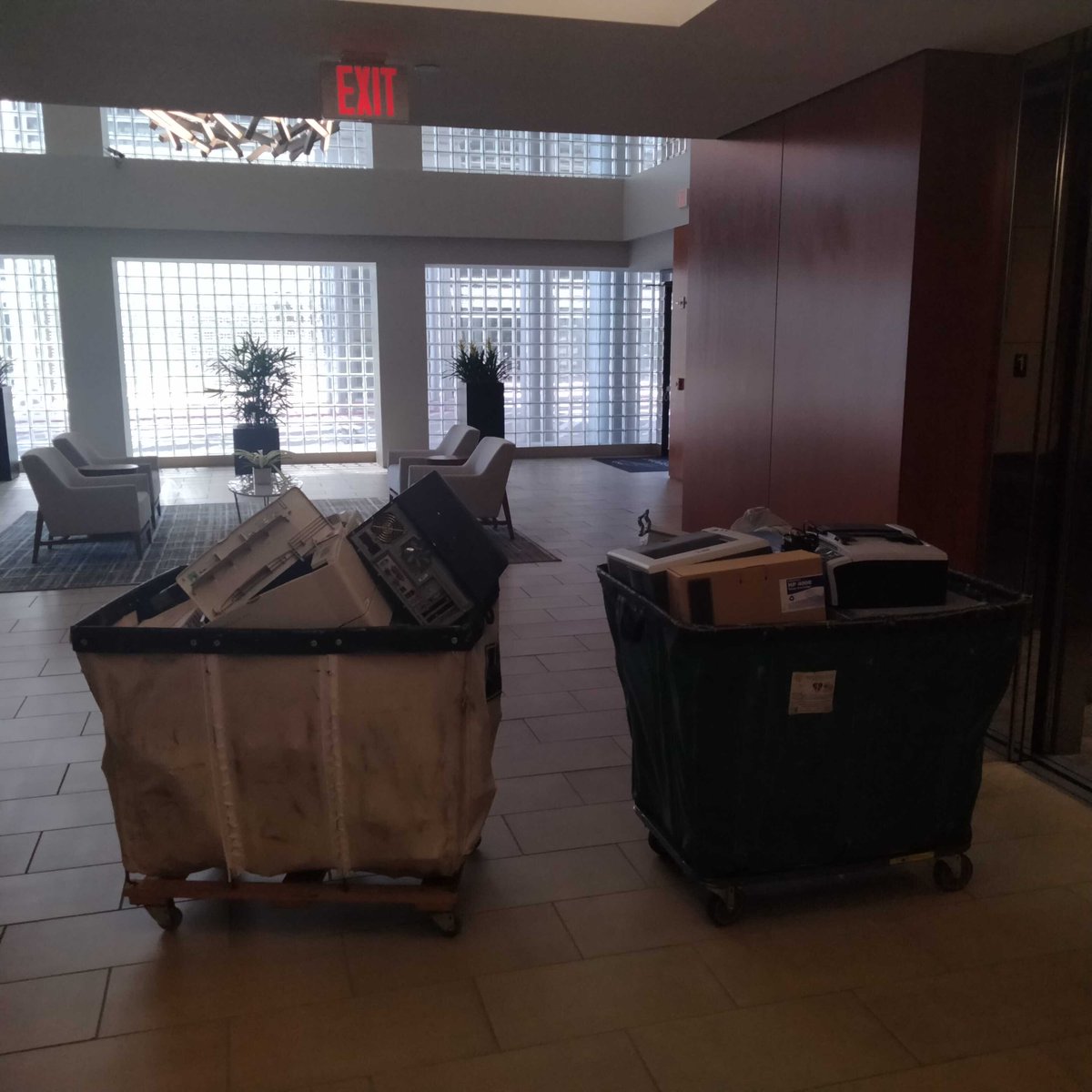 GreenGloveIT's tweet image. Embrace the green revolution with Green Glove Technology Recycling 🌿 Reduce, Reuse, Recycle for a brighter, sustainable future!

greengloverecycle.com/request-a-pick…

#TransWesternDropoff #MediaTekUSABridgepointbuilding2 #AtlasEnergySolutions