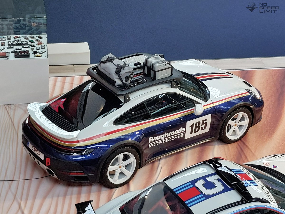 2023 #porsche911dakar
Tribute to the #Porsche 
#ParisDakar in the 1980s. Only 2,500
built
#Martini or #rothmans #thereisnosubstitute
no-speedlimit.it/Mostra_Porsche…
#porschedreams #PORSCHE #DRIVENBYDREAMS #AutoworldBxl #thereisnosubstitute #porschehistory #porscheheritage