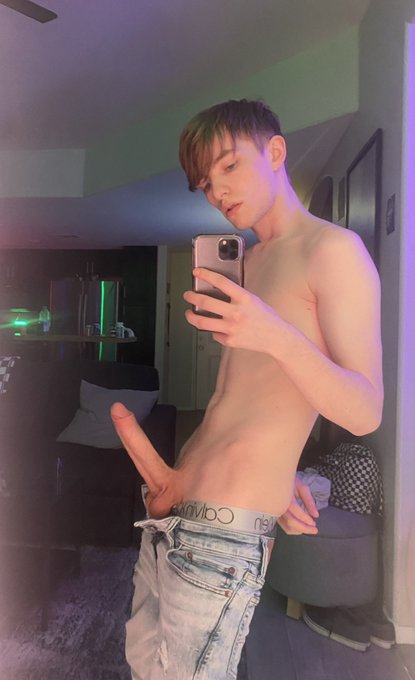 Need a hole for this 🍆 https://t.co/Ze9Gqb8HhD