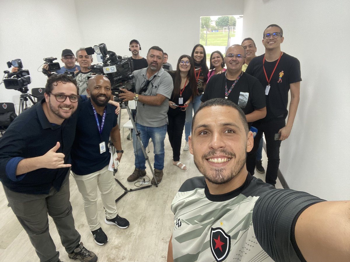 allanhrl's tweet photo. Dia de casa cheia para a última coletiva do @BotafogoPB antes da final do Campeonato Paraibano. 

#AssessoriaDeImprensa #BotafogoPB #Belo https://t.co/AaqC4RJtaA