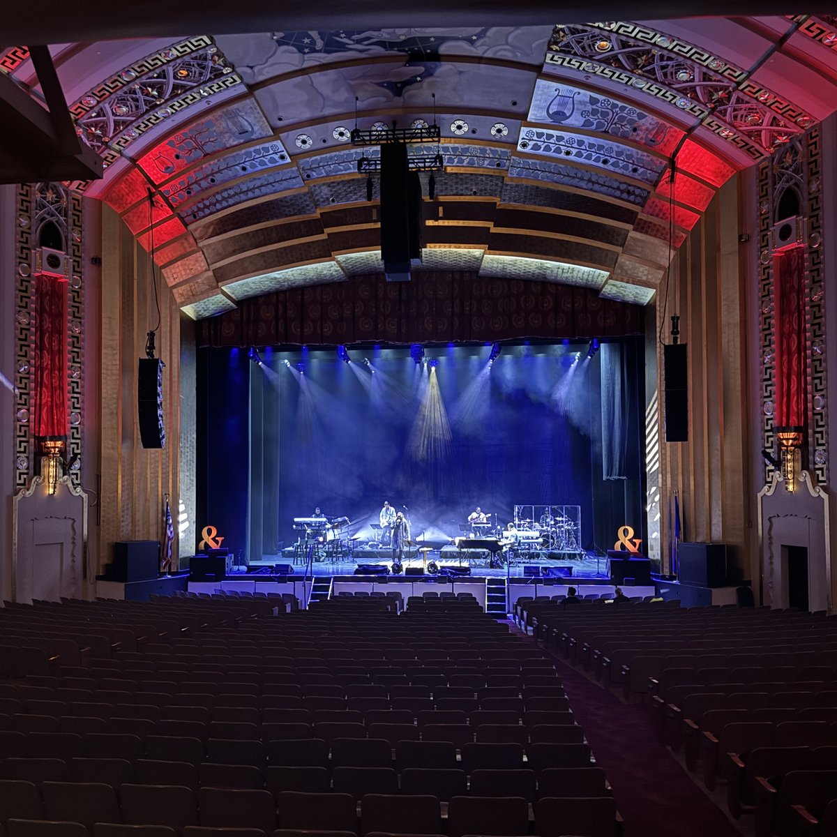 Pre-show lighting check at the beautiful @thebushnell in Hartford, CT!
#eventproduction #audiovisual #avtweeps #stagelighting #lightingtech