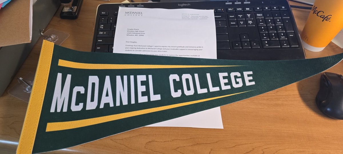 Mr_DRivera's tweet photo. Such a pleasant surprise to receive this note and Pennant from my Alma Mater @McDanielCollege!
#GreenTerror #McDanielCollege #CollegeThatChangesLives https://t.co/Q4Z3LT1sty