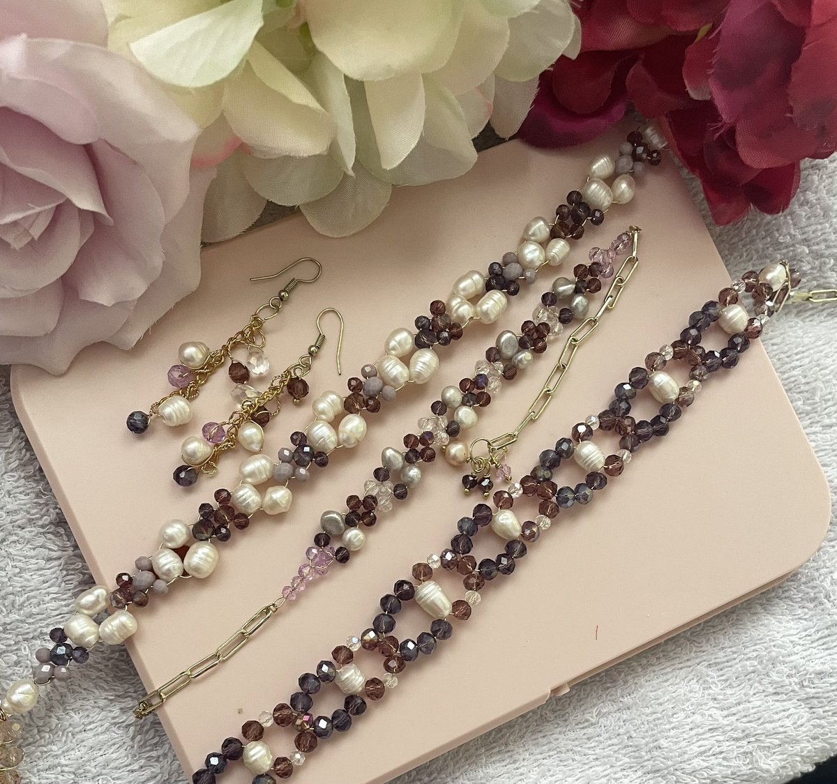 JewelleryJessie's tweet photo. Because she loves the color purple 💜 #nofilter 

https://t.co/TJjUDQufuw

#crystaljewellery #danglecrystalearrings #wirewrappedjewellery #wirenecklace #wirebracelet #freshwaterpearljewelry #jewelryvendor @XFashion @FashionWeek @nyfw @Allure_magazine @ELLEmagazine https://t.co/sFa9UtzP3L