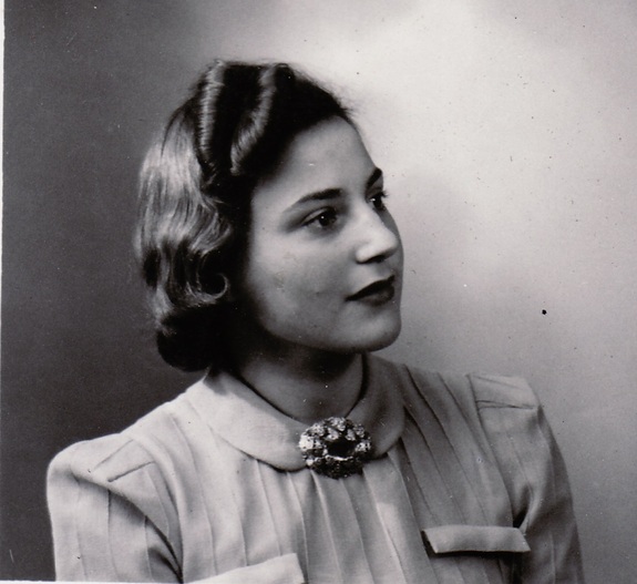 11 April 1919 | Norwegian Jewish woman, Marie Sachnowitz, was born in Larvik. She arrived at #Auschwitz on 1 December 1942 and was murdered in a gas chamber after arrival selection.