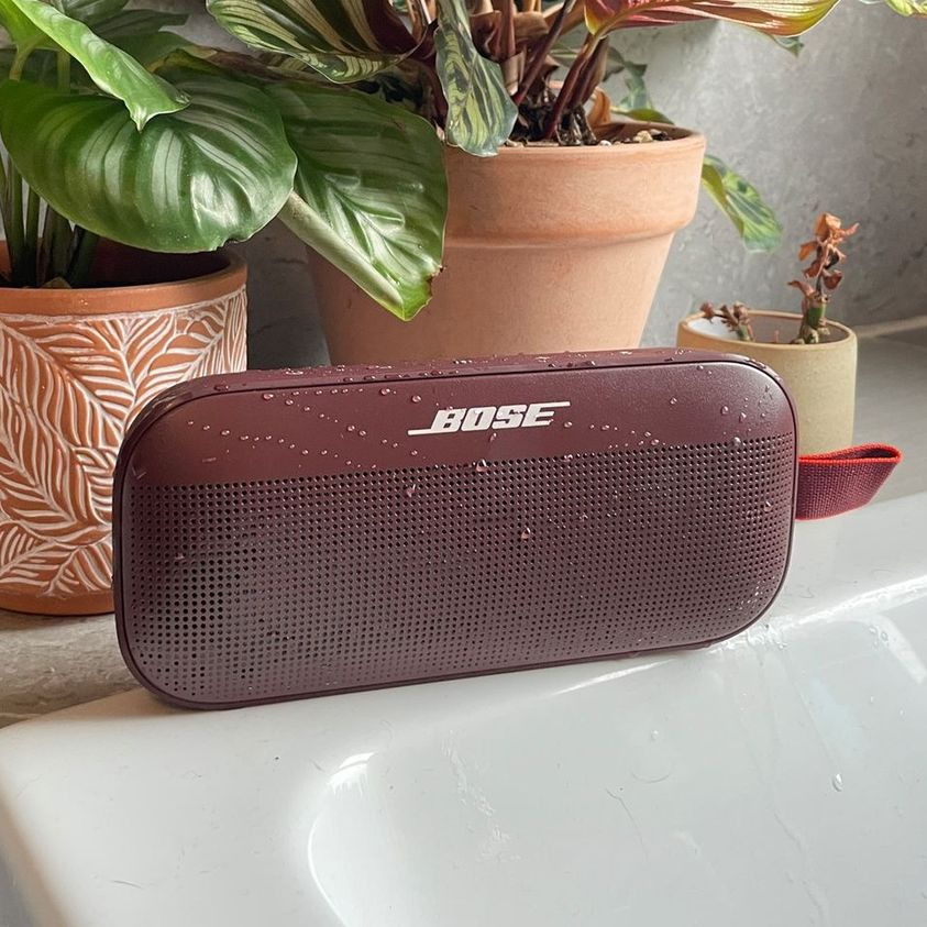 Los pequeños detalles que marcan una gran diferencia. Bocina Soundlink Flex de Bose con hasta 10 MSI.