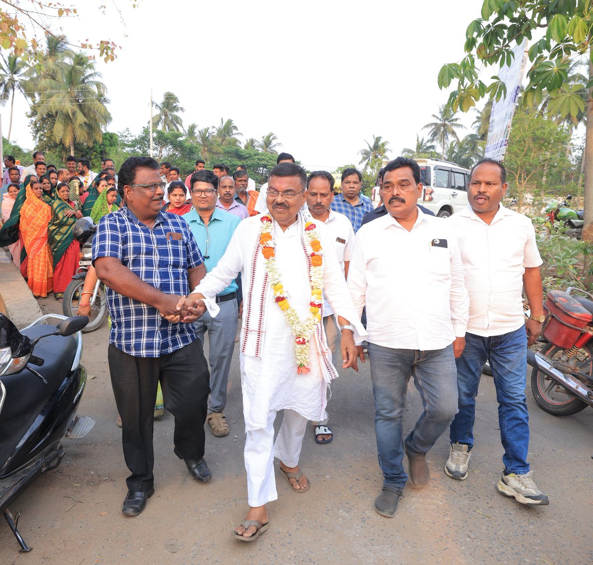 ArupPatnaikOMP's tweet image. ସାତସଙ୍ଖ ଗ୍ରାମ ପଞ୍ଚାୟତର ଆଗ ଧାଡିର କର୍ମୀମାନଙ୍କୁ ନେଇ ନିର୍ବାଚନୀ ରଣନୀତି ପ୍ରସ୍ତୁତ କରାଯାଇଥିଲା। 

#BJDDigitalWing #rudramaharathi #pipili #Aruppatnaik #puri #NaveenOdisha