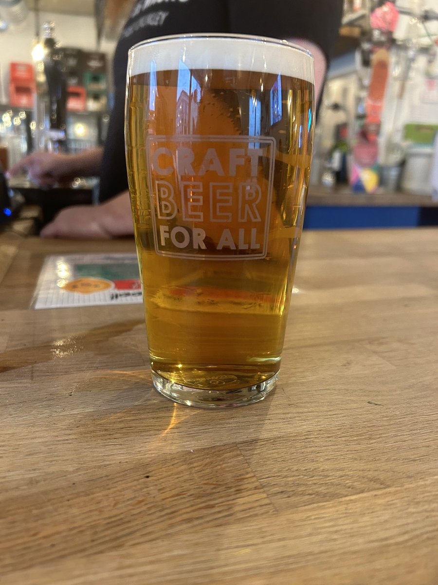 CallabyMatt's tweet image. An astonishingly clear pint of cask Living WCIPA from @ElusiveBrew x @BurntMillBeer x @themaltmiller. Kept beautifully as ever by @ahoppyplace Maidenhead team!  Excellent stuff.
