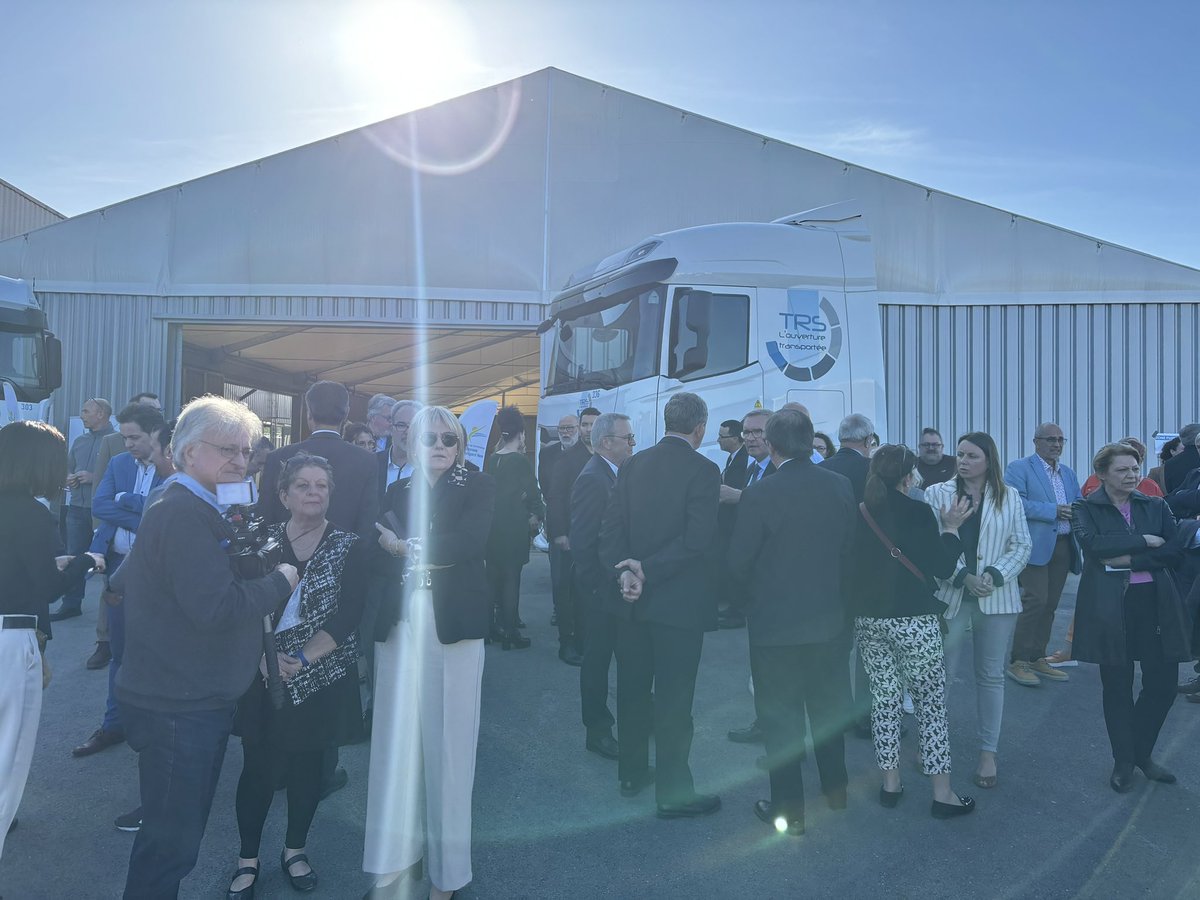 🚛 Inauguration de la base logistique de l’entreprise TRS à Terrasson en présence d’@al_rousset. TRS est aujourd’hui le leader national du transport des produits d’ouverture et de fermeture de l’habitat. Cette nouvelle base emploie 88 salariés.