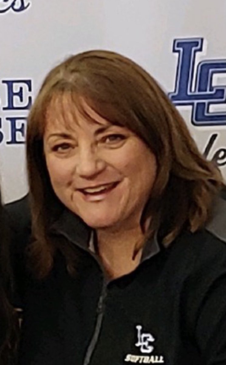The coaching community is sad to learn that L'Anse Creuse @basketball_lc Coach Lisa Downey passed away yesterday morning from cervical cancer. She was diagnosed in late March. Our thoughts and prayers are with her family and her students during this difficult time.
