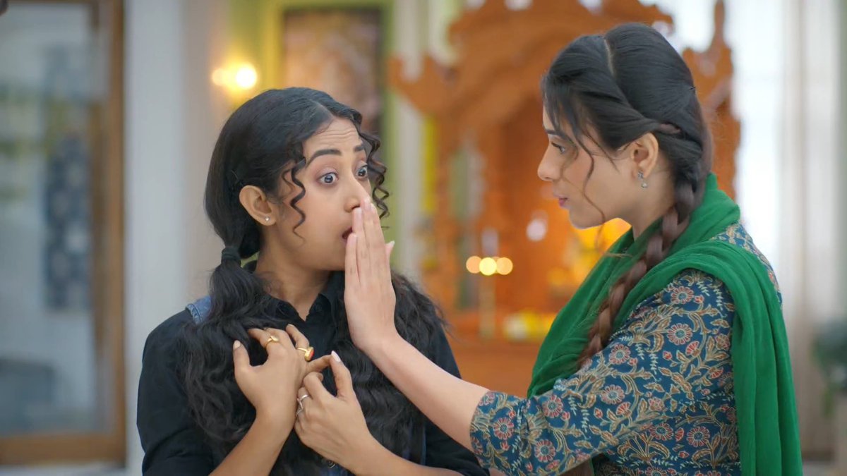 Chup!!😭😂
Jhanak legit kept her hand infront of her mouth lmao, still she spilled everything😂

Such a perfect meme for stan tt, I'll use this😂
#Jhanak #HibaNawab #AnkitaChakraborty #ApuJha
