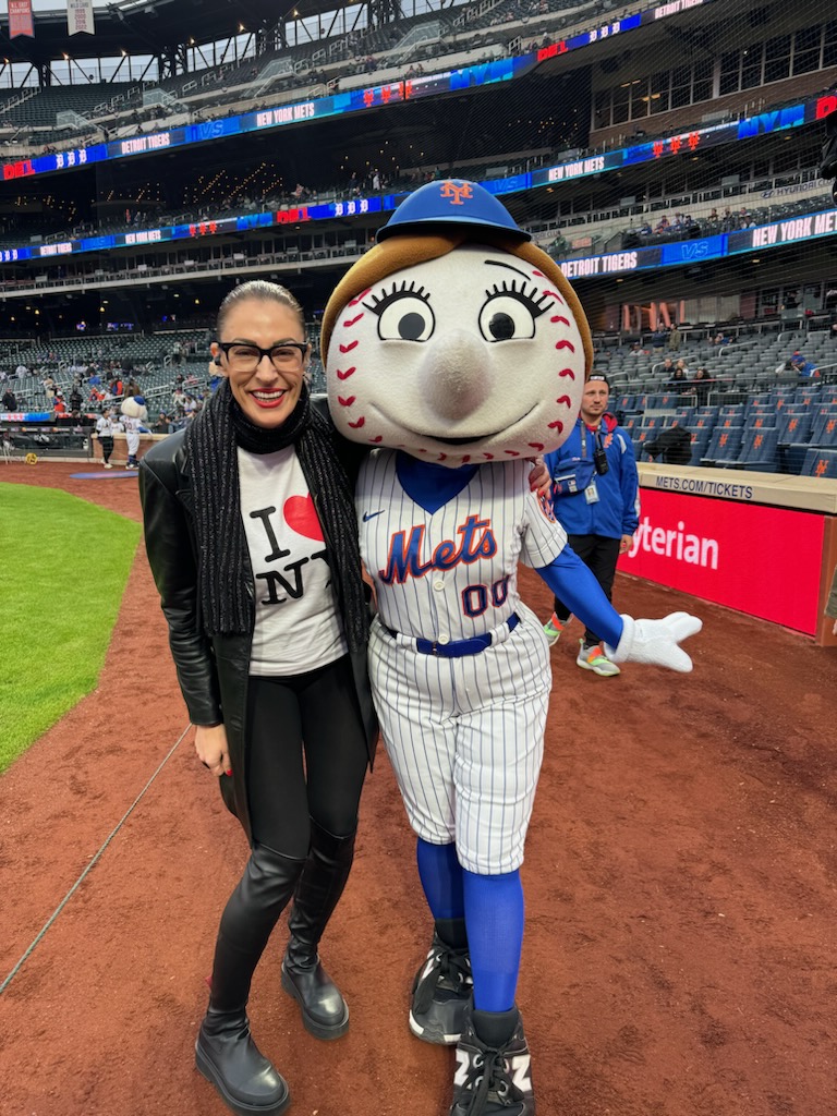 'Let's go @Mets!' #TBT to our day at @citifield cheering on @saragettelfinger as she sang the national anthem, @GrantGust as he threw the first pitch, and hanging out with @MrMet  and @MrsMet00 themselves!