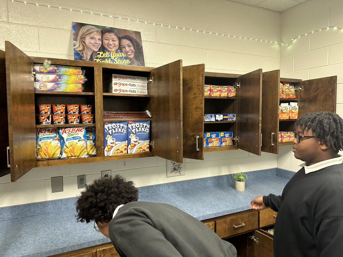 EXCEL Eats - Student Pantry Grand Opening was today! So awesome seeing our @EXCELAcademyHCS students leading a student run pantry dedicated to creating a hunger free campus! Thank you for inviting me! I’m very impressed and can’t wait to see all the great work that is done!