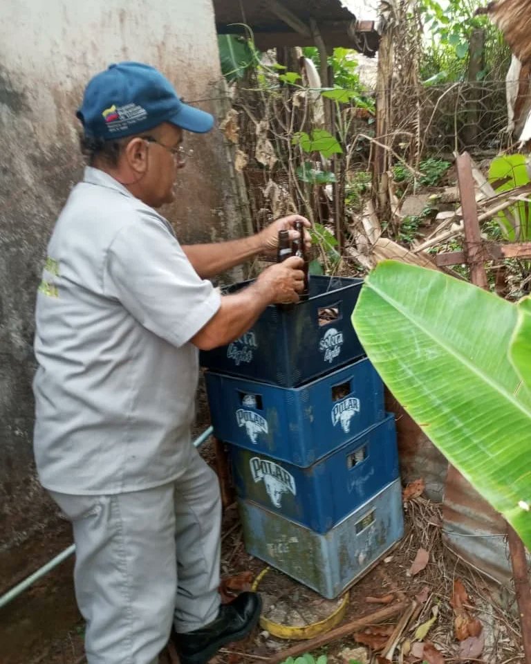 El equipo del Área de Salud Integral Comunitaria Panamericano, en conjunto con la Demarcación 'A' de La Fría, adscrita a Salud Ambiental, trabajan de la mano en la zona norte del Táchira para el control de los mosquitos @NicolasMaduro