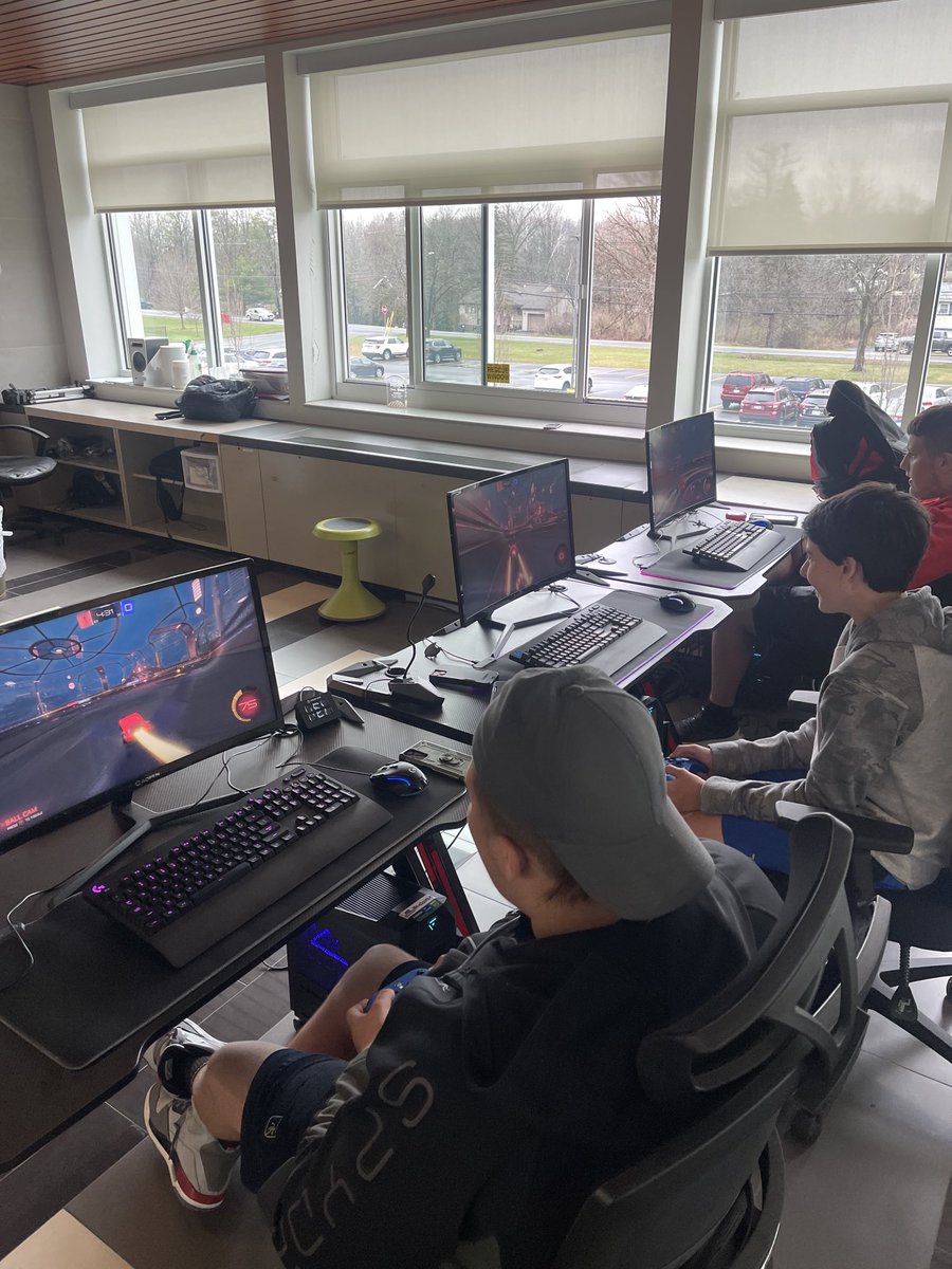⁦@MapleHill_HS⁩ esports team has won game 1 of todays match. Let’s keep it going!