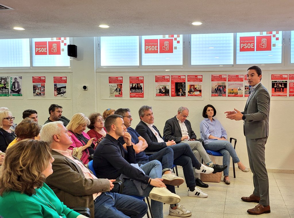 Hoy @juanlobato_es visita #Alcobendas para escuchar a la militancia socialista del norte de la Comunidad de Madrid. @psoe_m

La situación de la #SanidadPública y la vivienda, entre los principales temas debatidos.