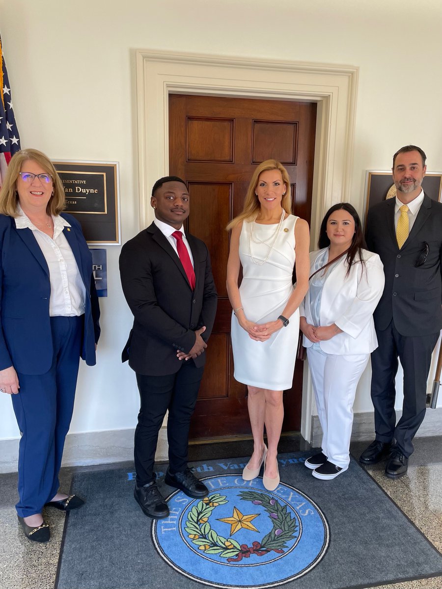 Thank you to the @EconAlliance for coming by our office yesterday! We had a great meeting and a productive discussion about workforce development in Texas.