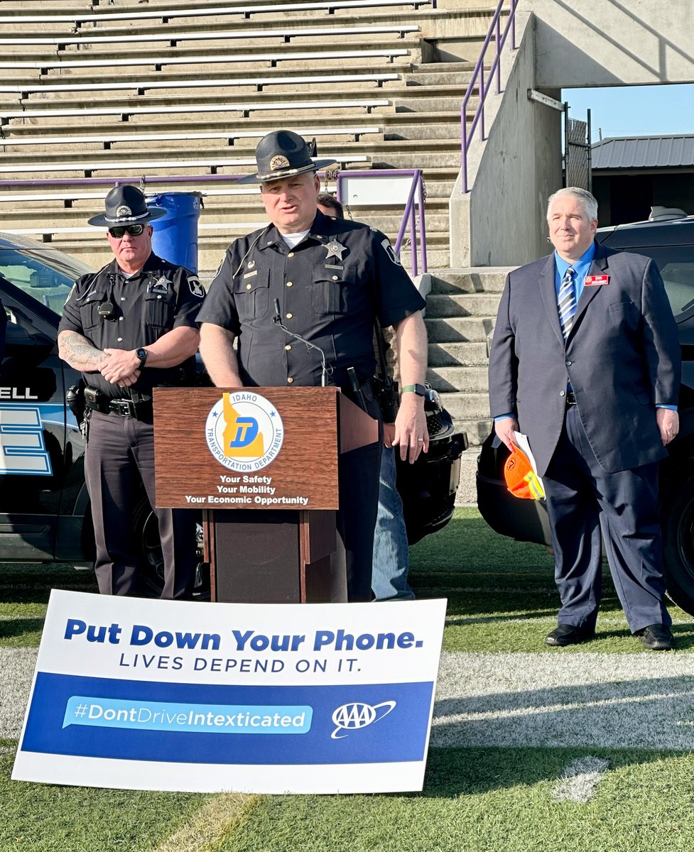 LtCol_KelleyISP's tweet photo. Idaho is a hands-free state! April marks Distracted Driving Awareness Month and we joined @IdahoITD, Caldwell Police Department, @AAAOregonIdaho, and @collegeofidaho to remind the public that it’s crucial to stay focused when on the road. Together, we can make a difference! https://t.co/ZlD1deAu3J