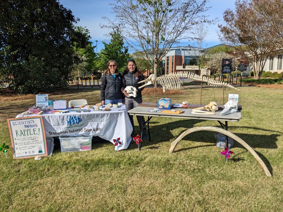 Drs. Ruth Carmichael and Cat Vendl participated in #VetFest at @AuburnU this past Saturday! Dr. Vendl is currently the Research Veterinarian at DISL, working with the Marine Mammal Research Program. It was a great opportunity to share the marine vet work happening at the lab.