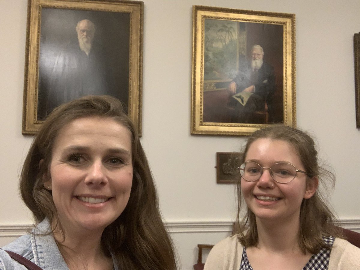 Lovely day with @rachel___gray at the @LinneanSociety meeting Perspectives on Speciation! So many interesting talks, I learned a lot.