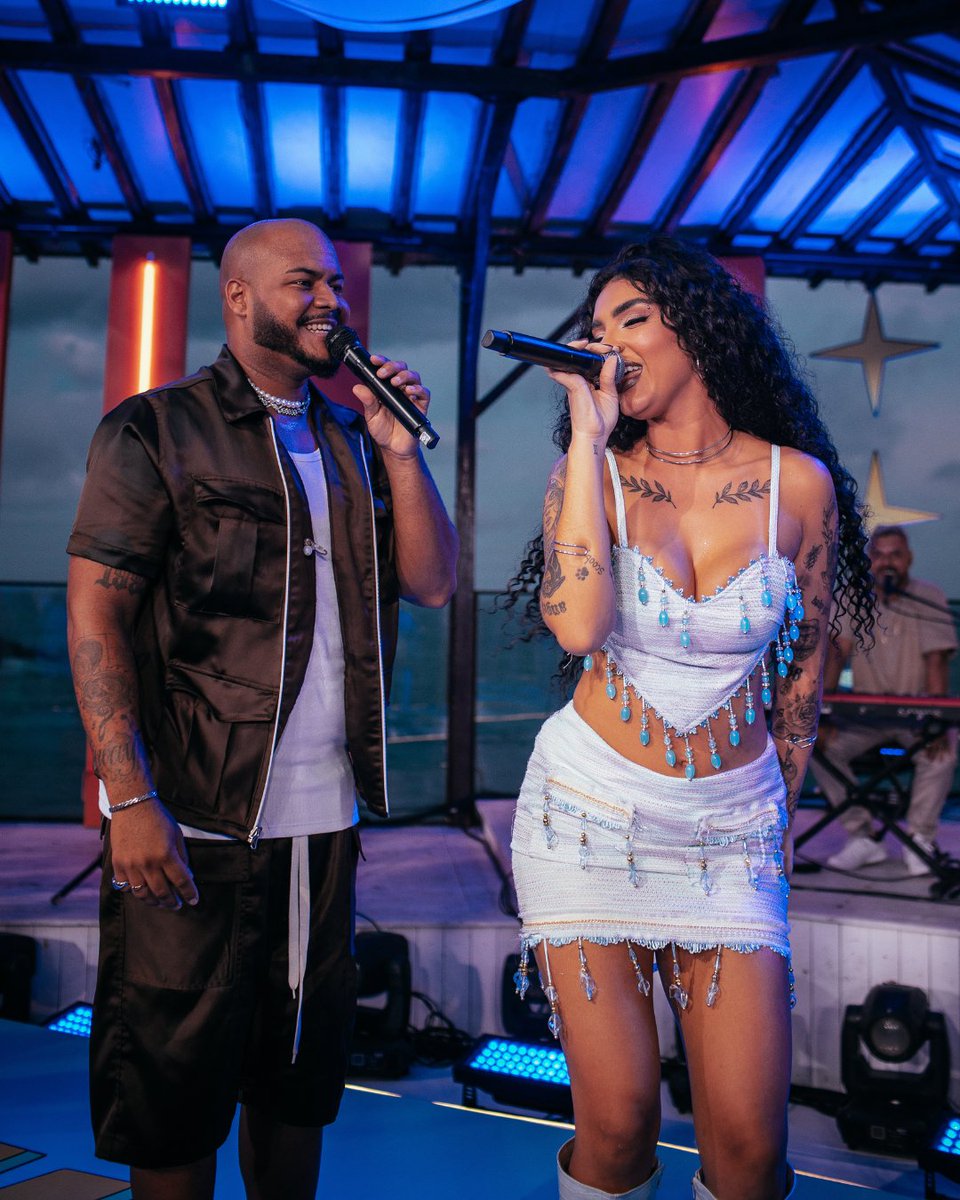 GameiOficial's tweet image. Falta pouco pra gente dar a partida inicial do nosso novo projeto, mas até lá bora relembrar da participação da Mc Bianca em nosso #DVDVibes?
Das melhores aí, viu?
Linda, talentosa e com uma presença de palco…É BRABA! ✨
#Gamei #pagoderj