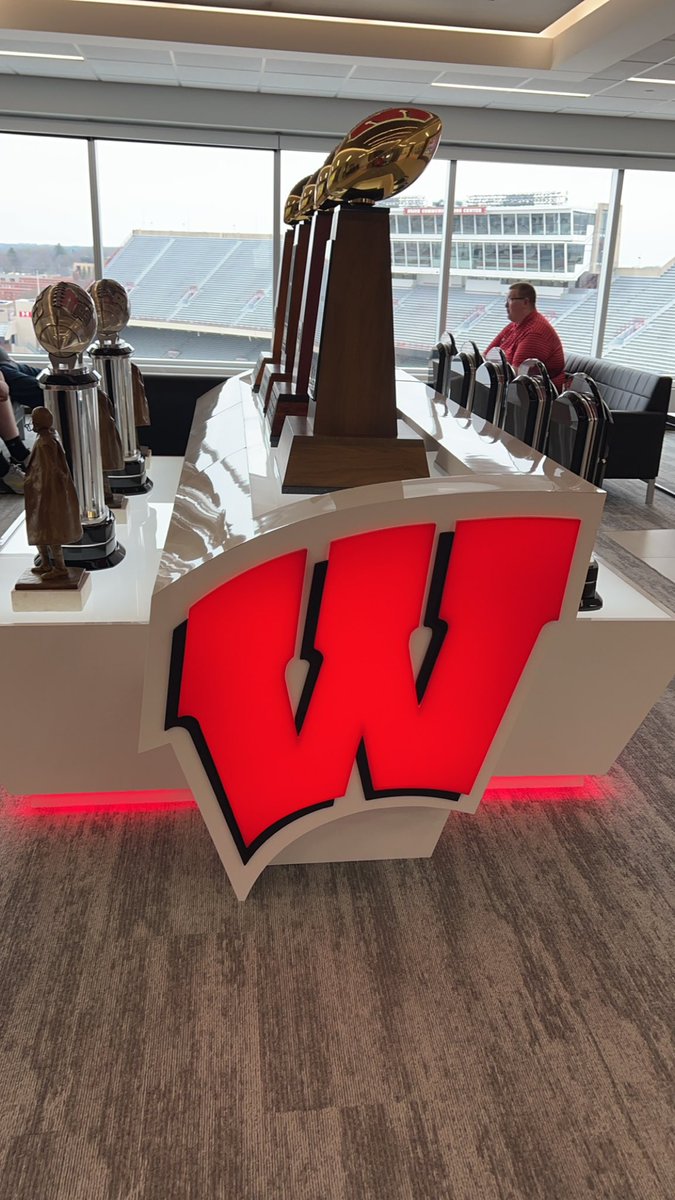 Great time building true relationships @BadgerFootball today with amazing people!! @CoachFick @CoachMikeTress @Coach_Mitch_ @CoachGrinch @CoachWhit_UW @uwgrantand @ZachZilmJr @NateLetton @SWiltfong_ @AllenTrieu @TomLoy247 @LemmingReport @Evan_Flood @DillonGraff @JakeJMaier