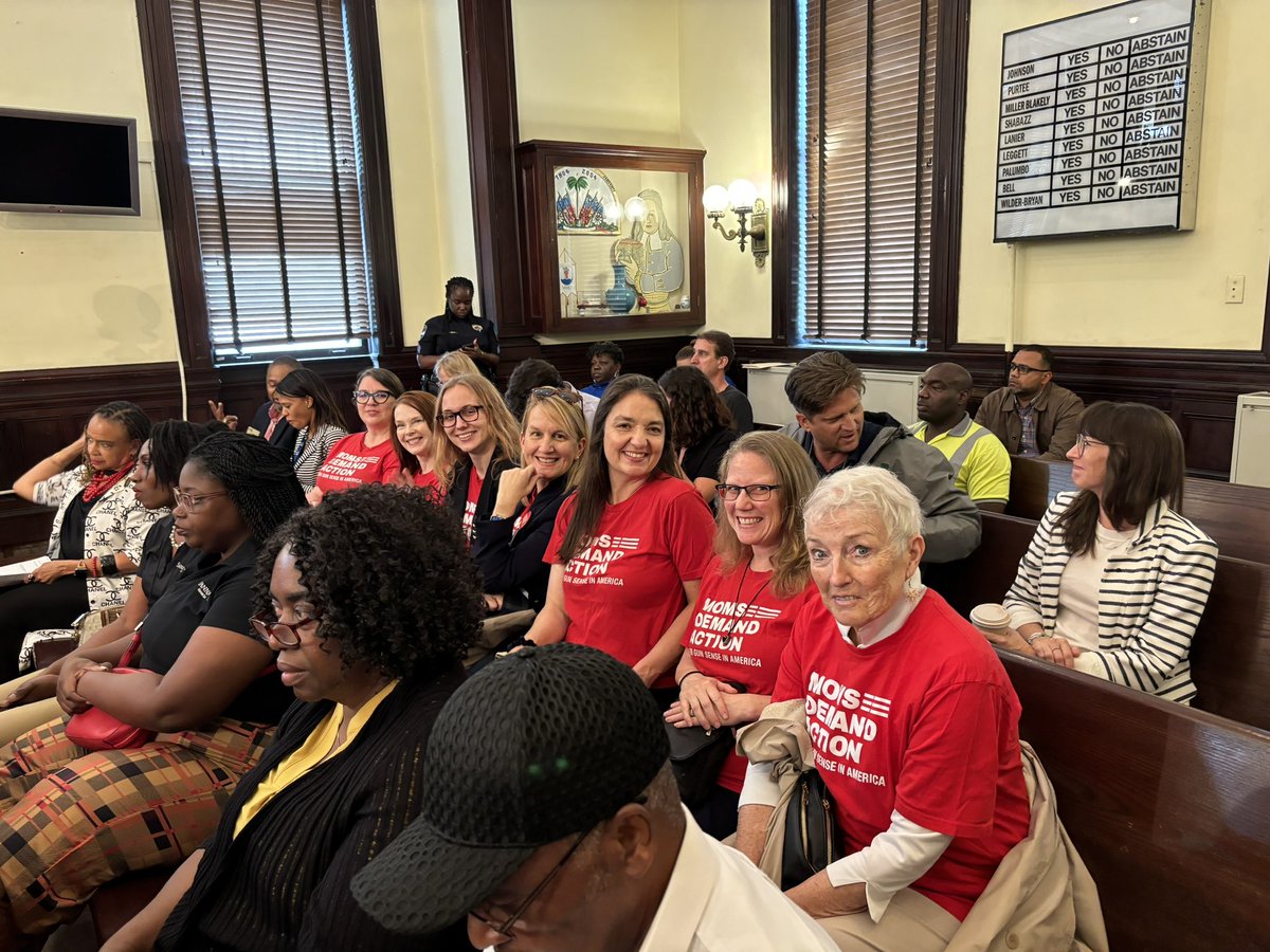 At @cityofsavannah with the fabulous @MomsDemand team 2hear @MayorJohnsonSAV introduce the Firearm Safe Storage ordinance. 

Given GA’s historic reluctance 2 enact any GunSense laws, this is a remarkable step at the local level that will make our community safer. #gapol #GunSense